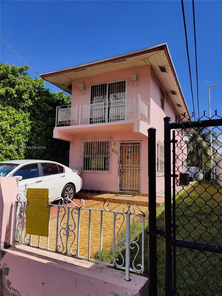945 NW 19th Ave, Miami FL 33125