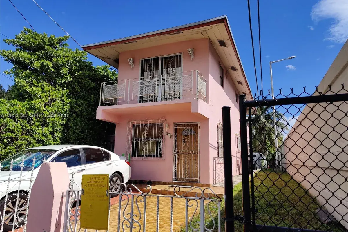 945 NW 19th Ave, Miami FL 33125