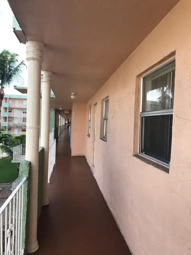 1655 W 44th Pl # 304, Hialeah FL 33012