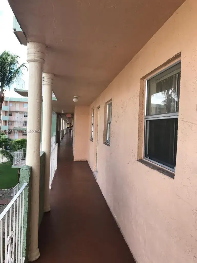 1655 W 44th Pl # 304, Hialeah FL 33012