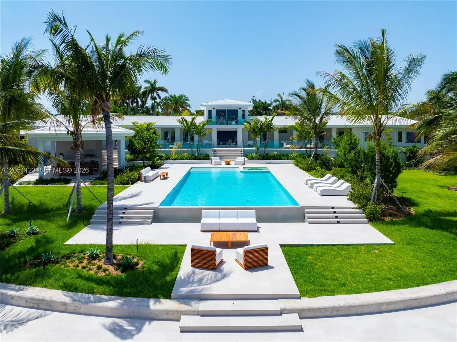 900 N Northlake Dr, Hollywood FL 33019