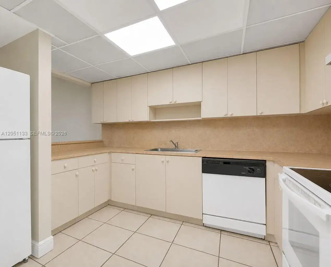 6940 Miami Gardens Dr # 531, Hialeah FL 33015 photo 3