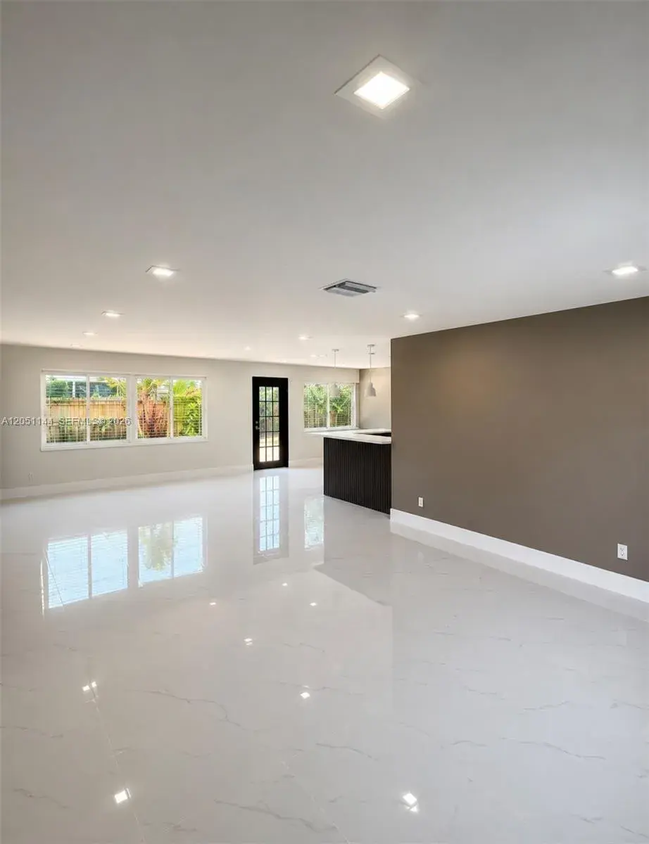 3430 SW 17th St, Fort Lauderdale FL 33312