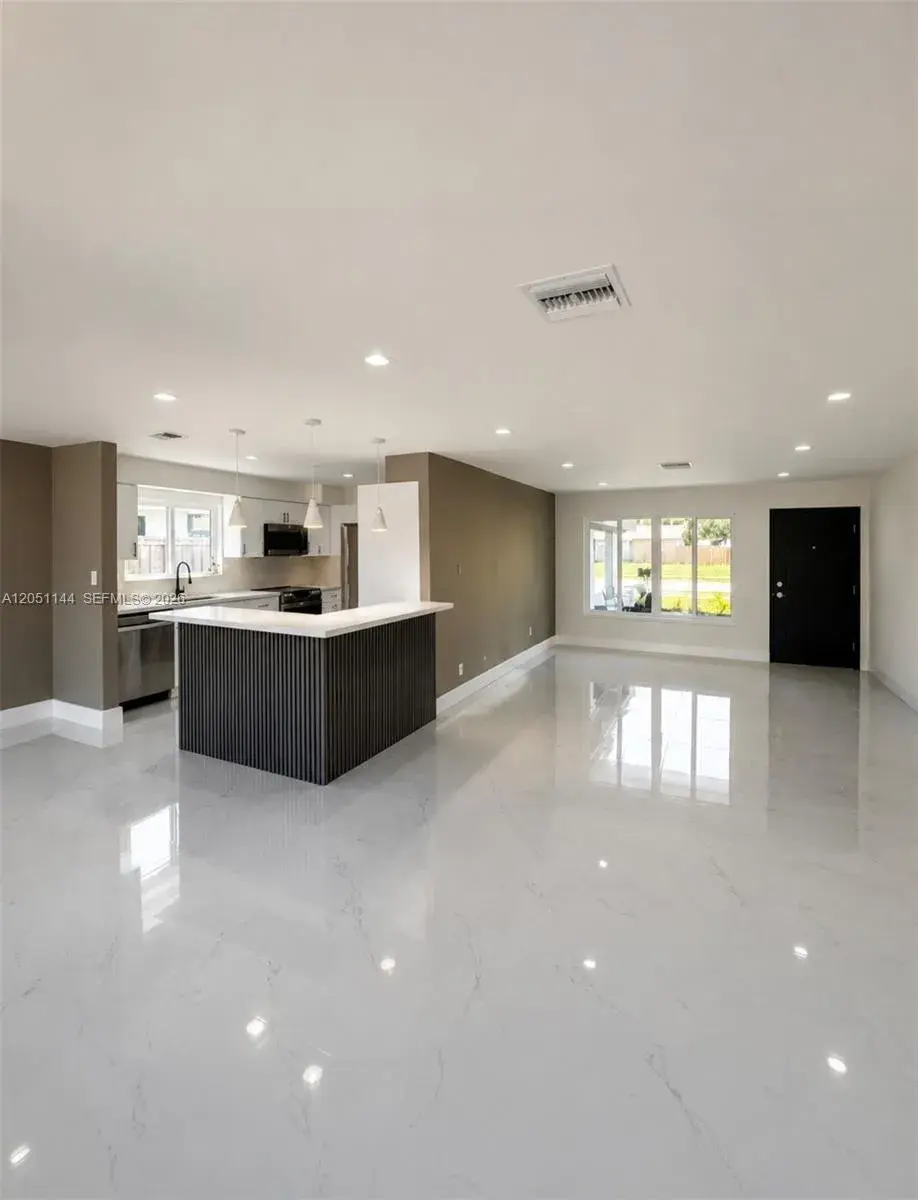 3430 SW 17th St, Fort Lauderdale FL 33312