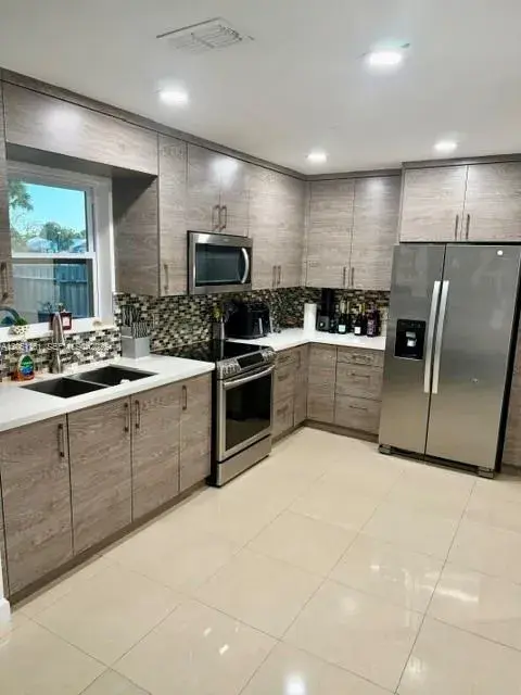 10350 SW 208th Ter, Cutler Bay FL 33189
