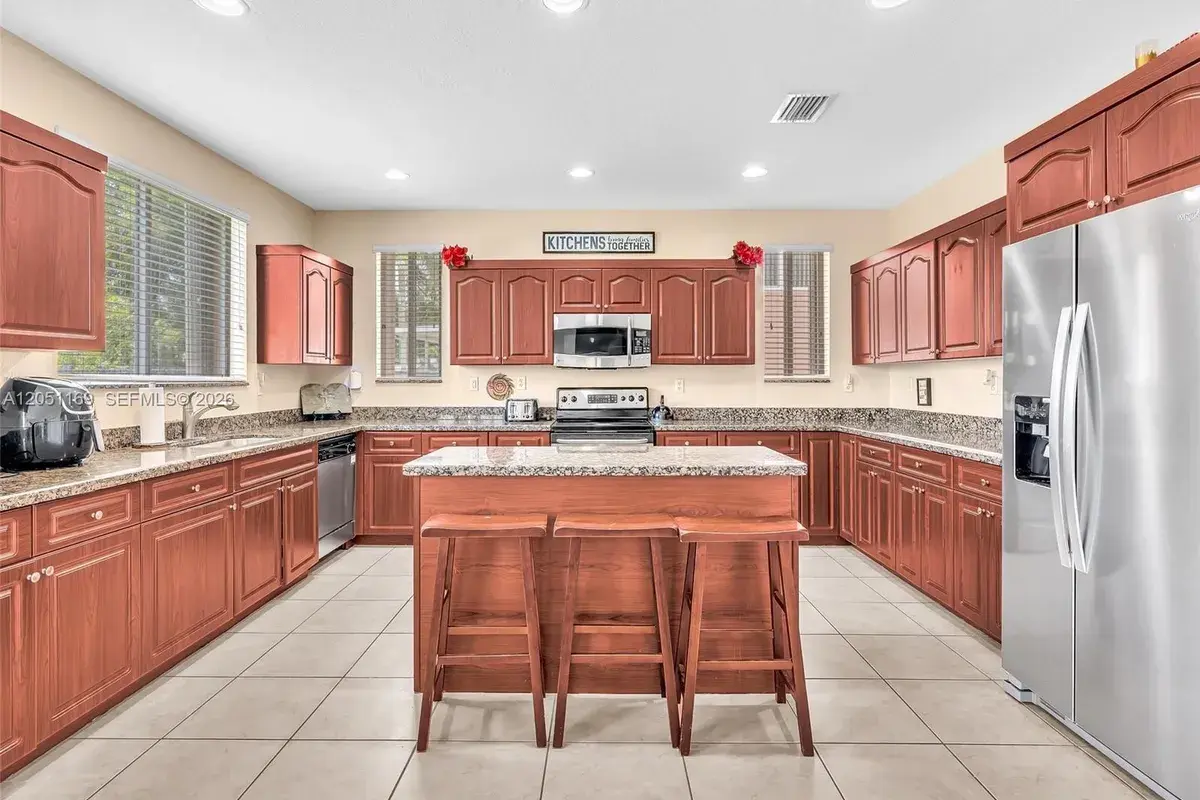 912 NW 204th St, Miami Gardens FL 33169