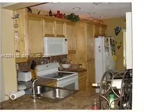 124 S Laurel Dr # 505, Margate FL 33063 photo 3