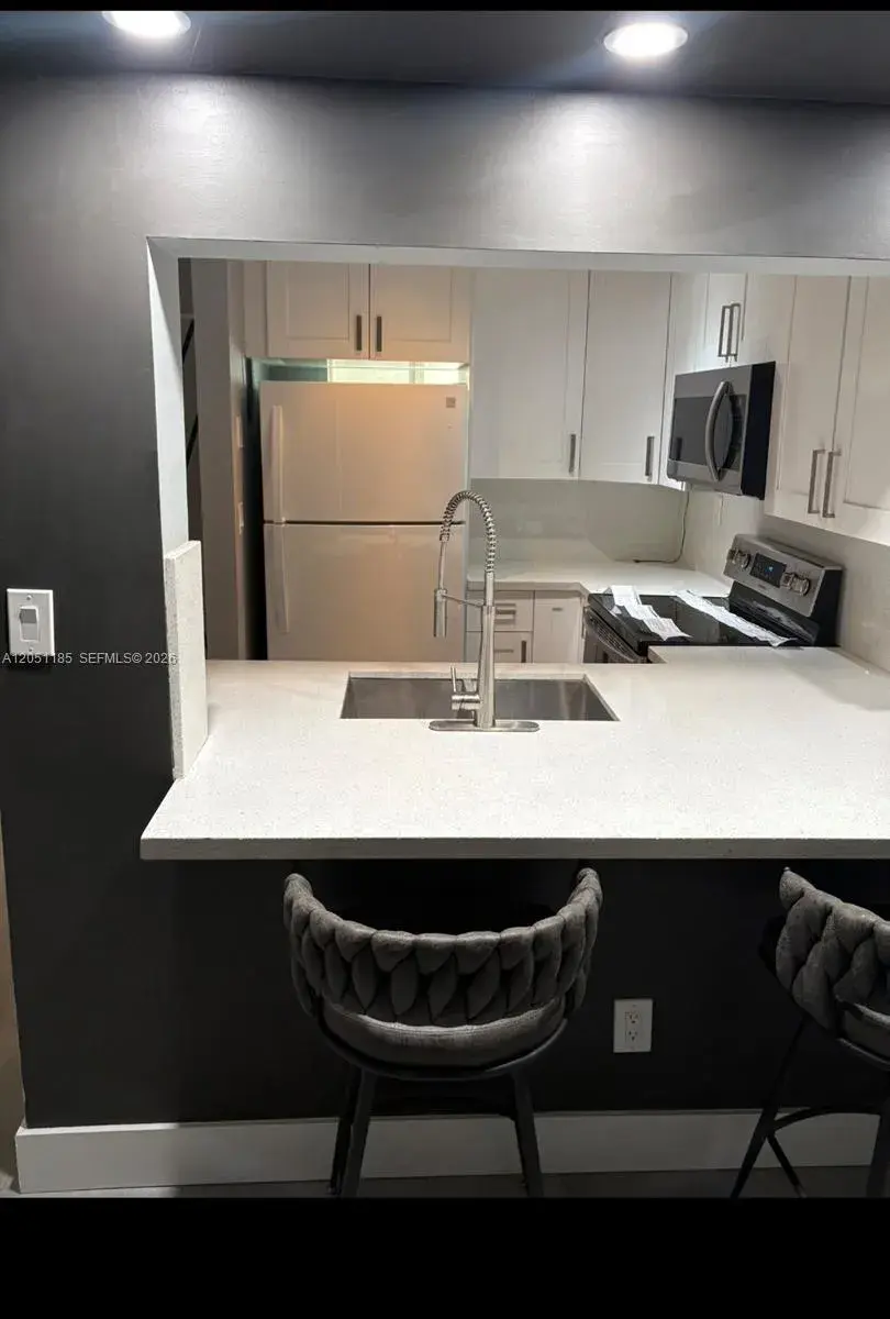 669 SW 37th Ave # 208, Miami FL 33135
