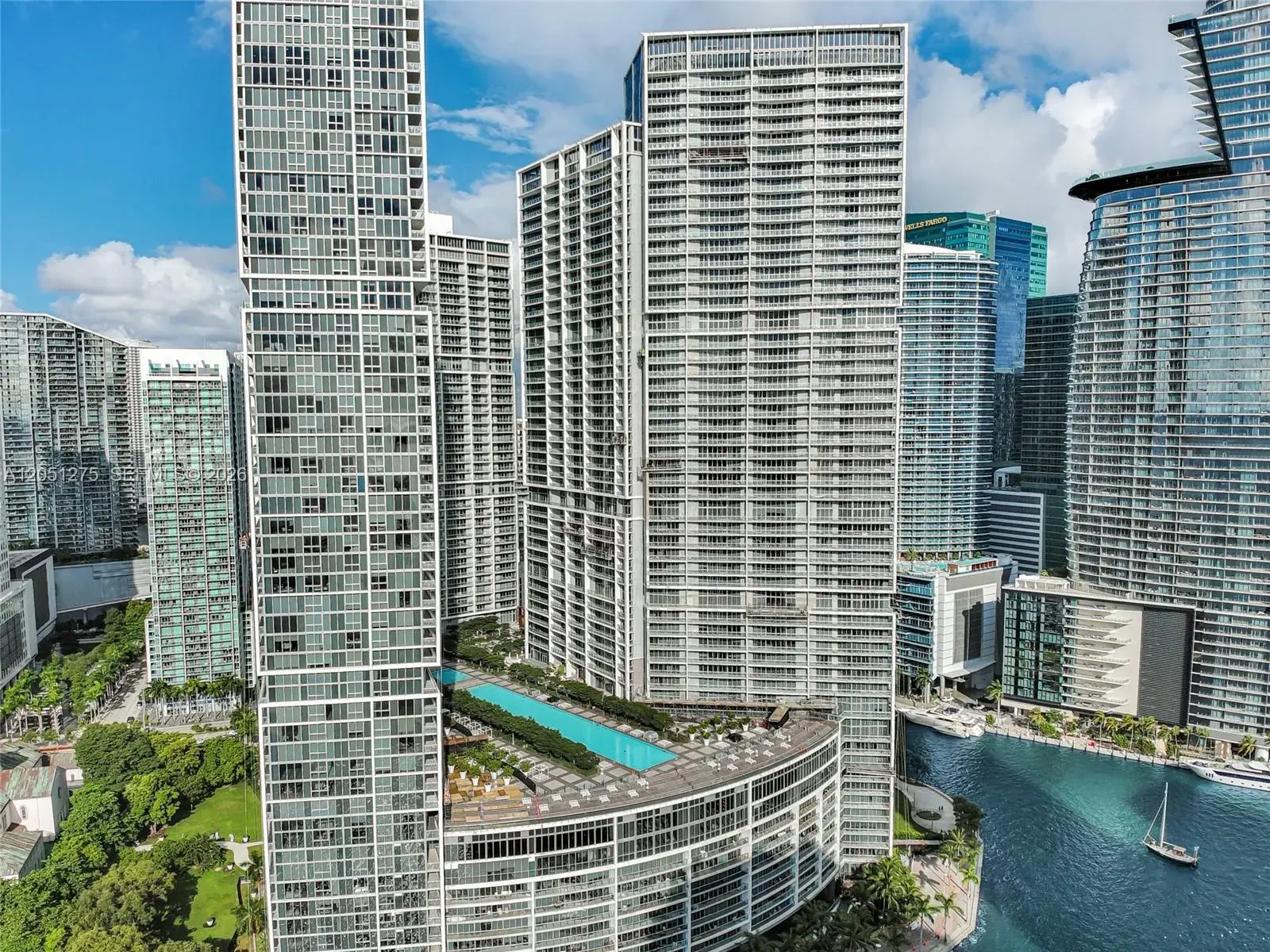 1 bedroom 1 bath Residential for sale at 475 Brickell Ave # 3111, Miami FL 33131