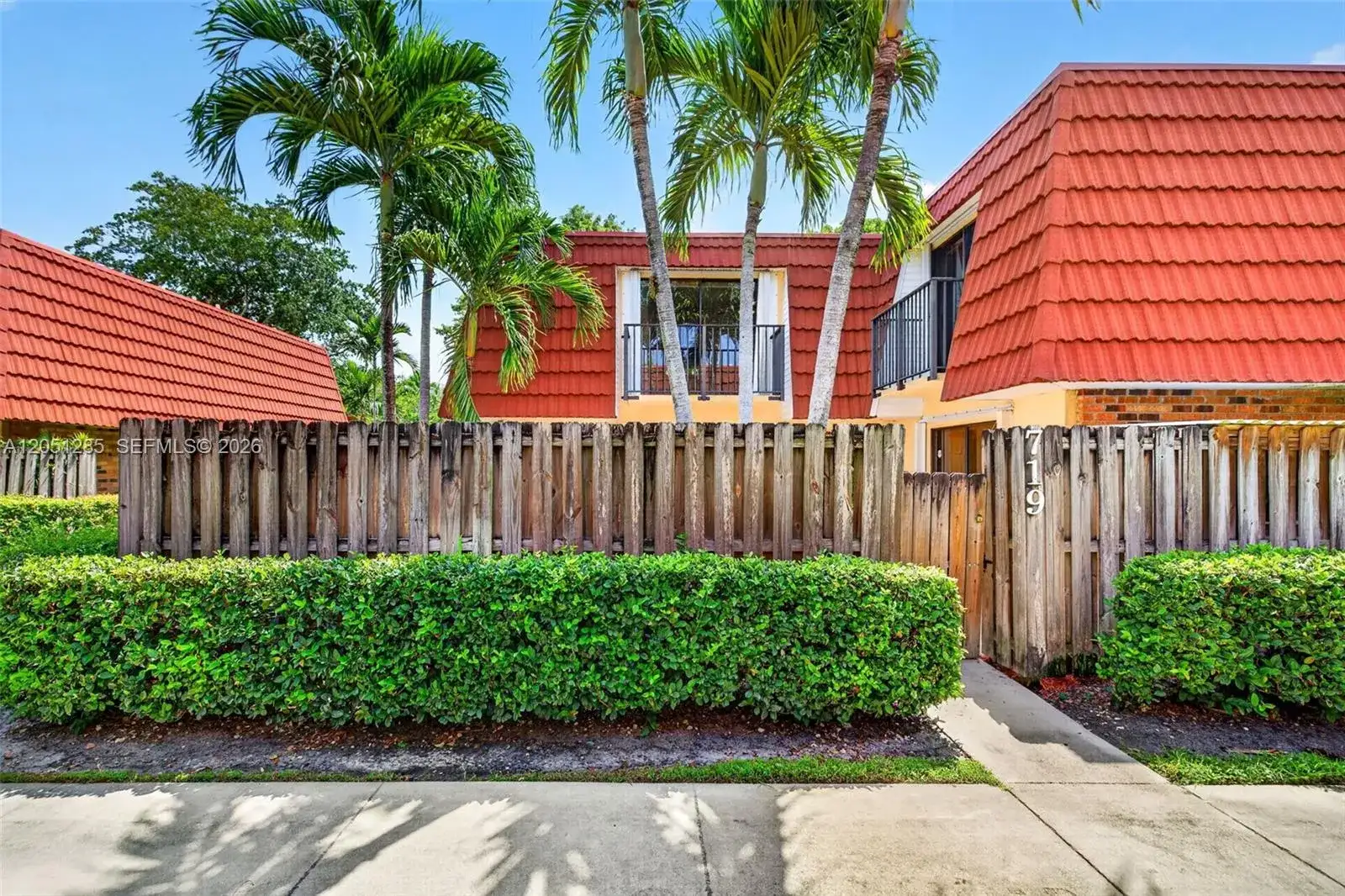 719 NW 98th Cir, Plantation FL 33324 photo 2