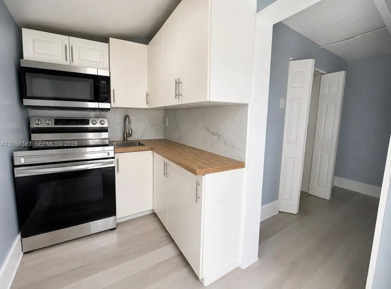 1872 NW 1st St # 3, Miami FL 33125 photo 2
