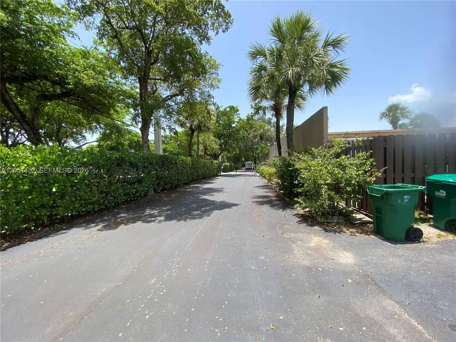 16100 Kilmarnock Dr, Miami Lakes FL 33014 photo 2