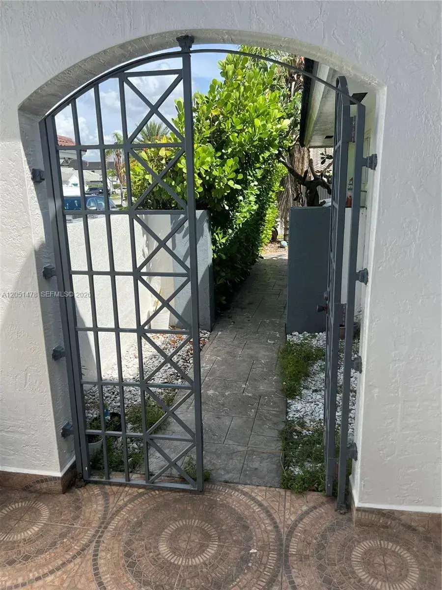 5861 SW 149th Ct, Miami FL 33193