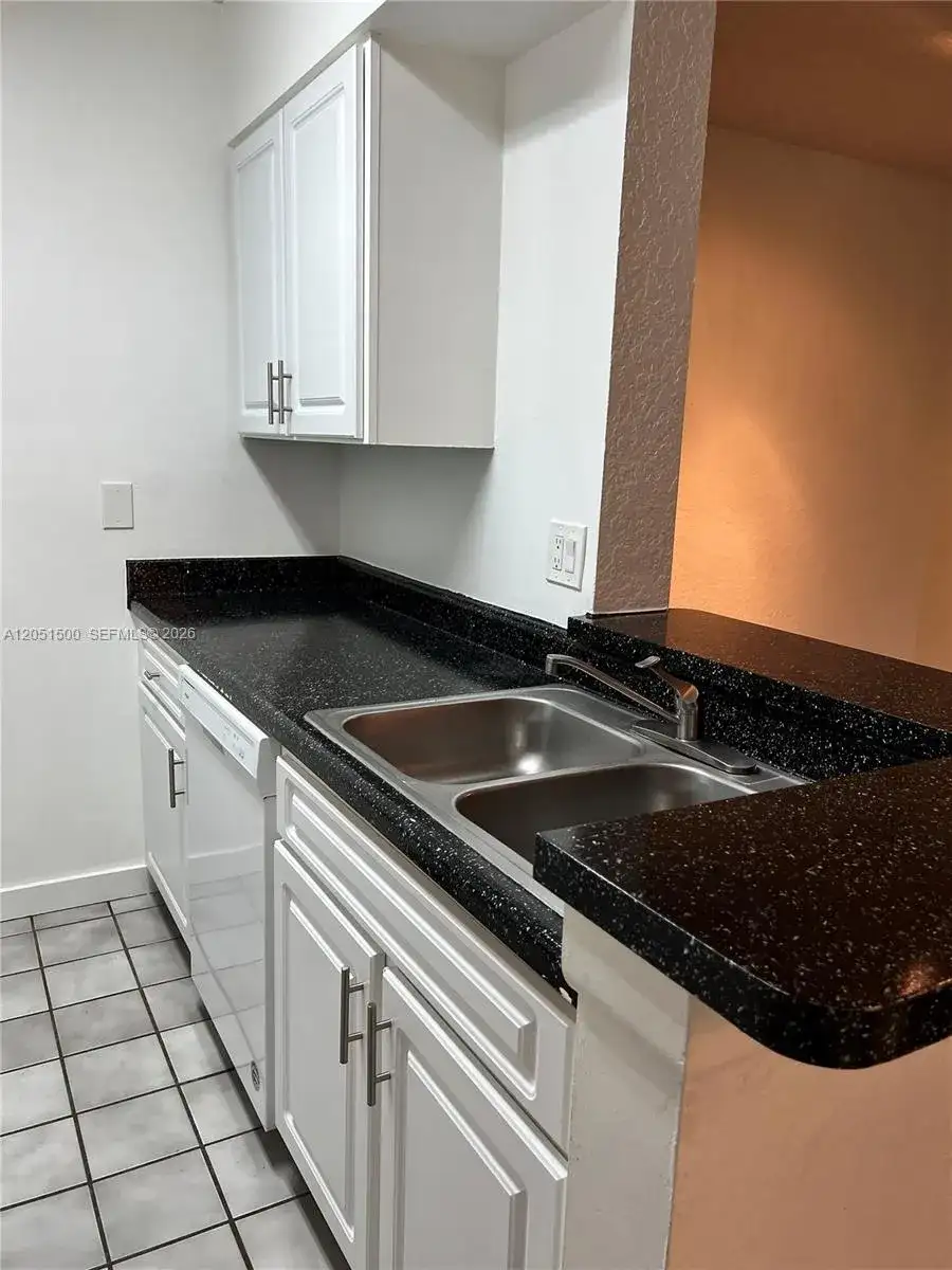 2831 N Oakland Forest Dr # 210, Oakland Park FL 33309 photo 4