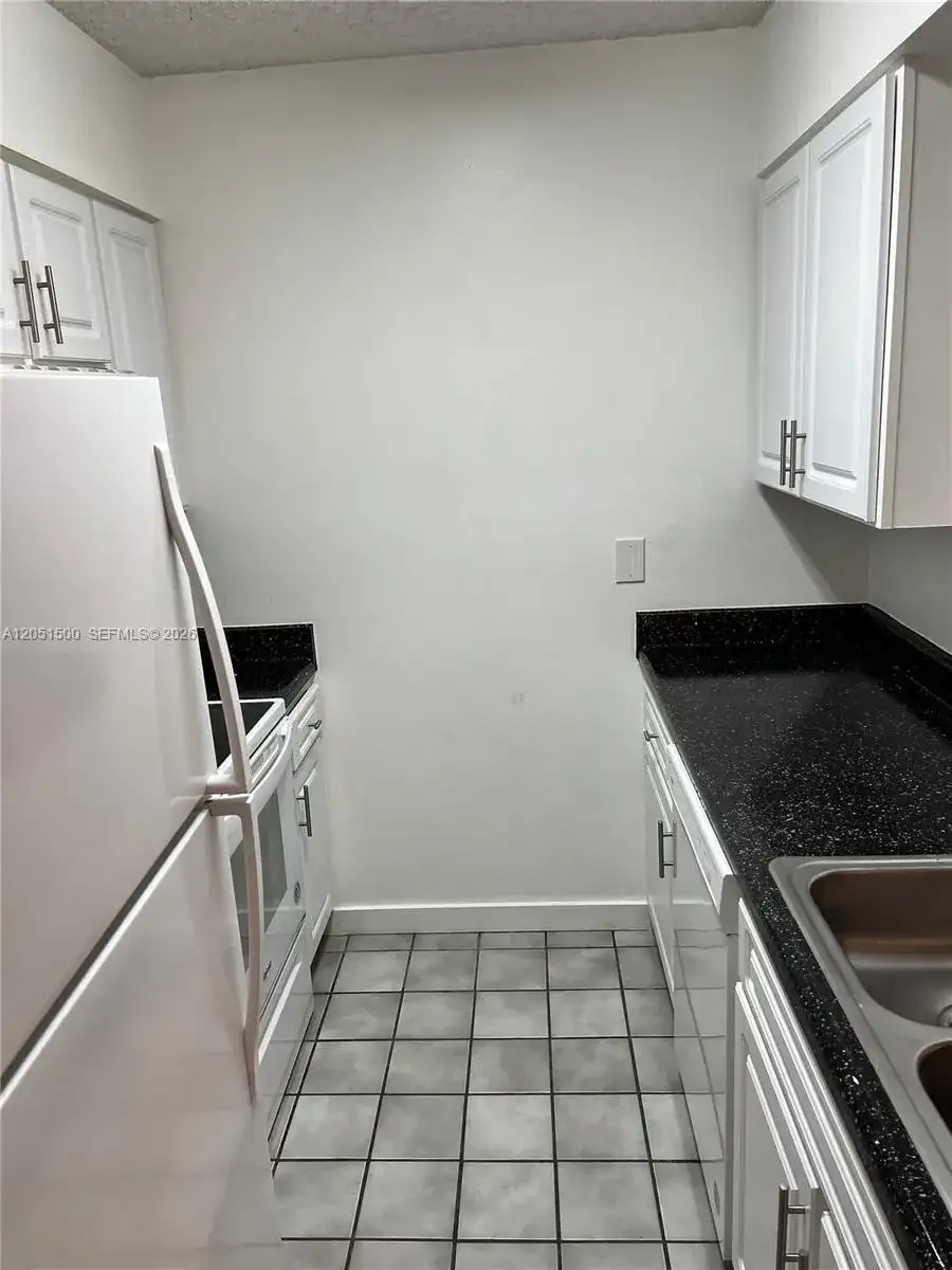 2831 N Oakland Forest Dr # 210, Oakland Park FL 33309 photo 5