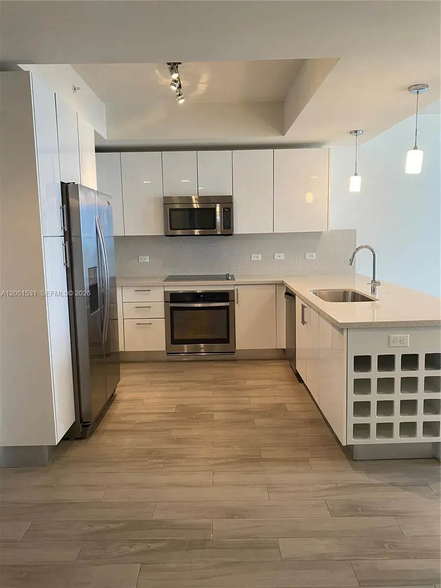 999 SW 1 AVE # 3209, Miami FL 33130