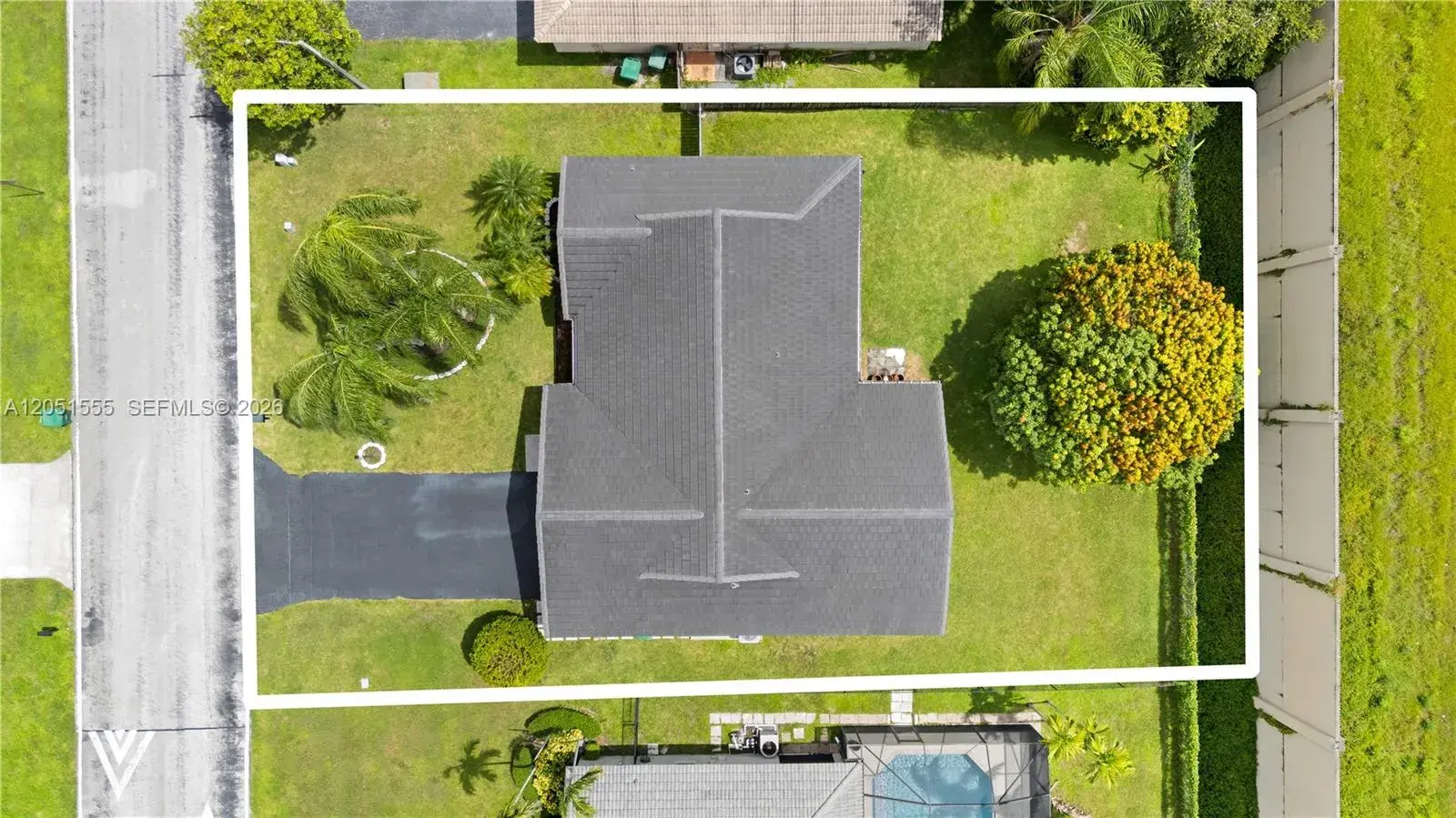5741 W Waterford Dr, Davie FL 33331