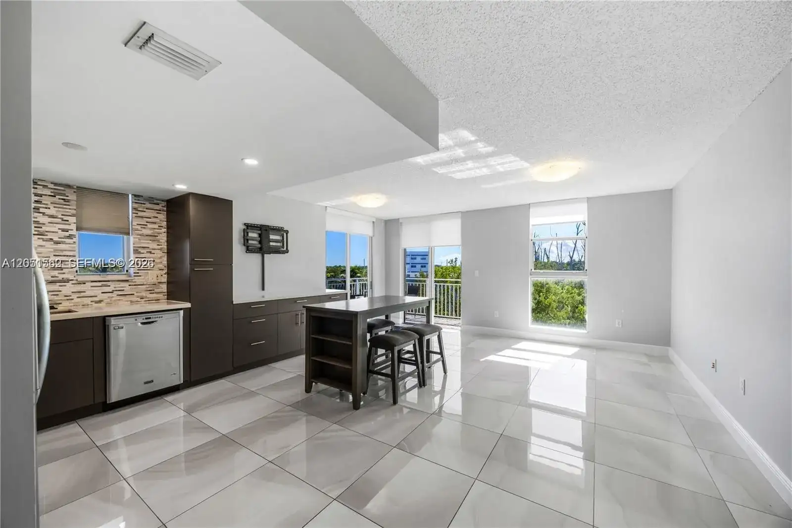 16590 NE 26th Ave # 502, North Miami Beach FL 33160 photo 2