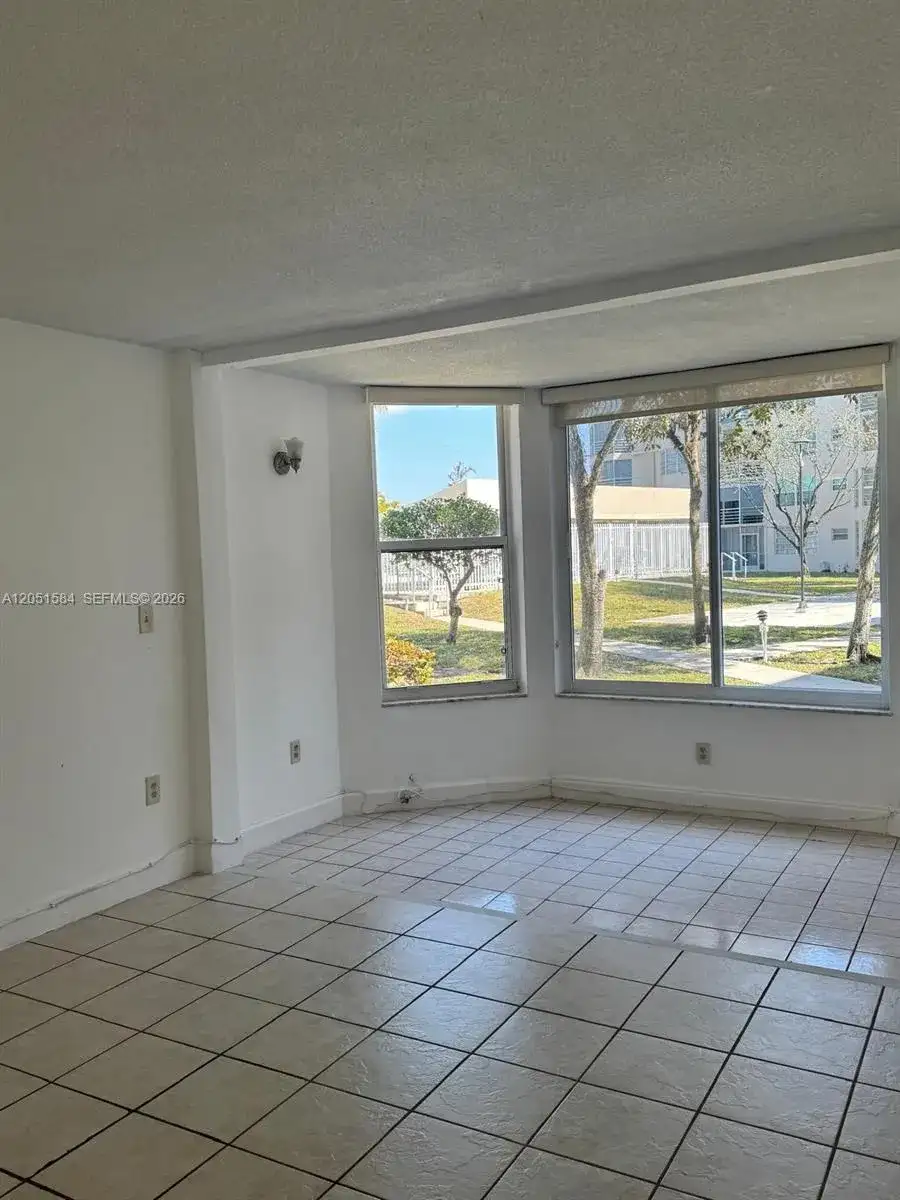 1401 NE 191st St # D108, Miami FL 33179 photo 4