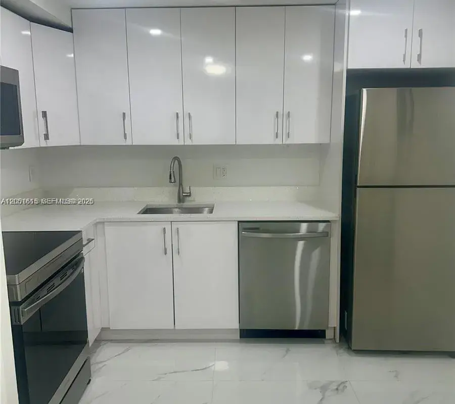 4166 Inverrary Dr # 210, Lauderhill FL 33319