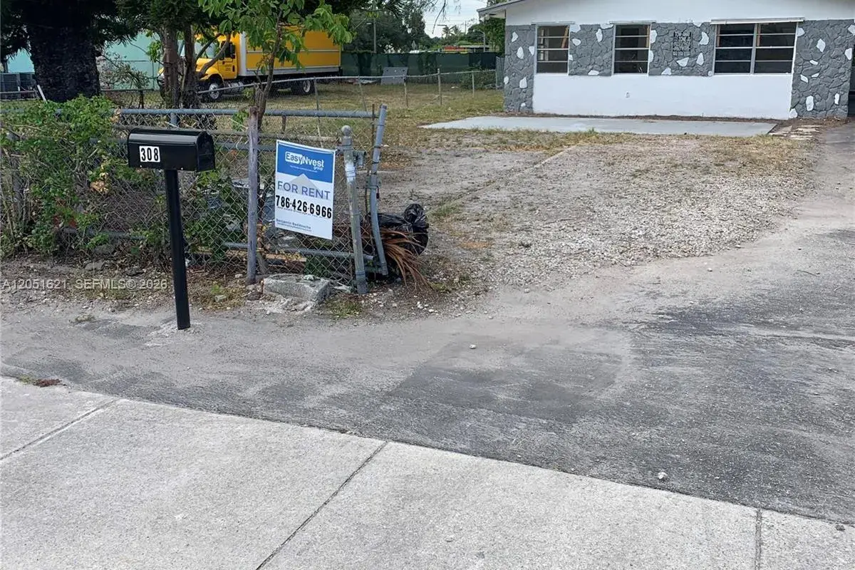 308 NW 9th St, Hallandale Beach FL 33009