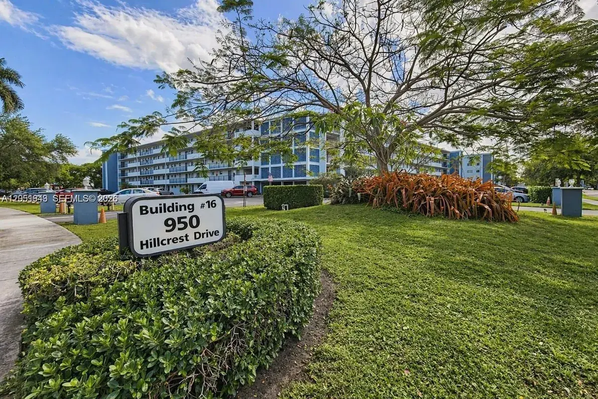 950 Hillcrest Dr # 102, Hollywood FL 33021