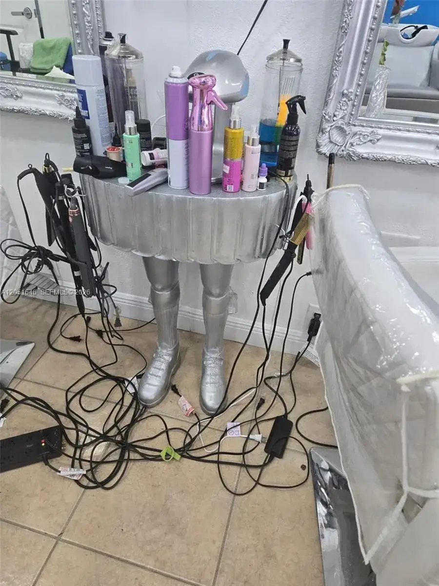Full service Beauty salon PRIME location close to Sunset PLace, South Miami FL 33143 photo 5
