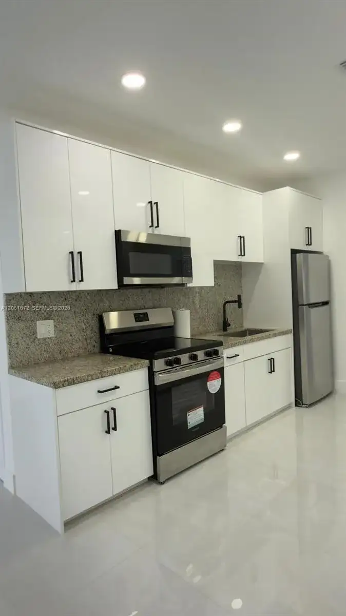 2480 NW 87th Ter, Miami FL 33147 photo 2