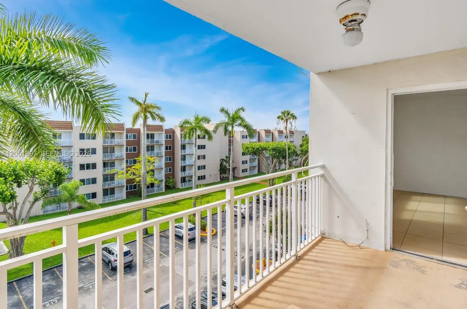 6950 Miami Gardens Dr # 501, Hialeah FL 33015 photo 2