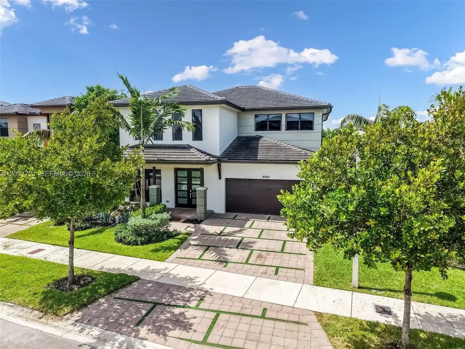 8900 NW 161st Ter, Miami Lakes FL 33018 photo 2