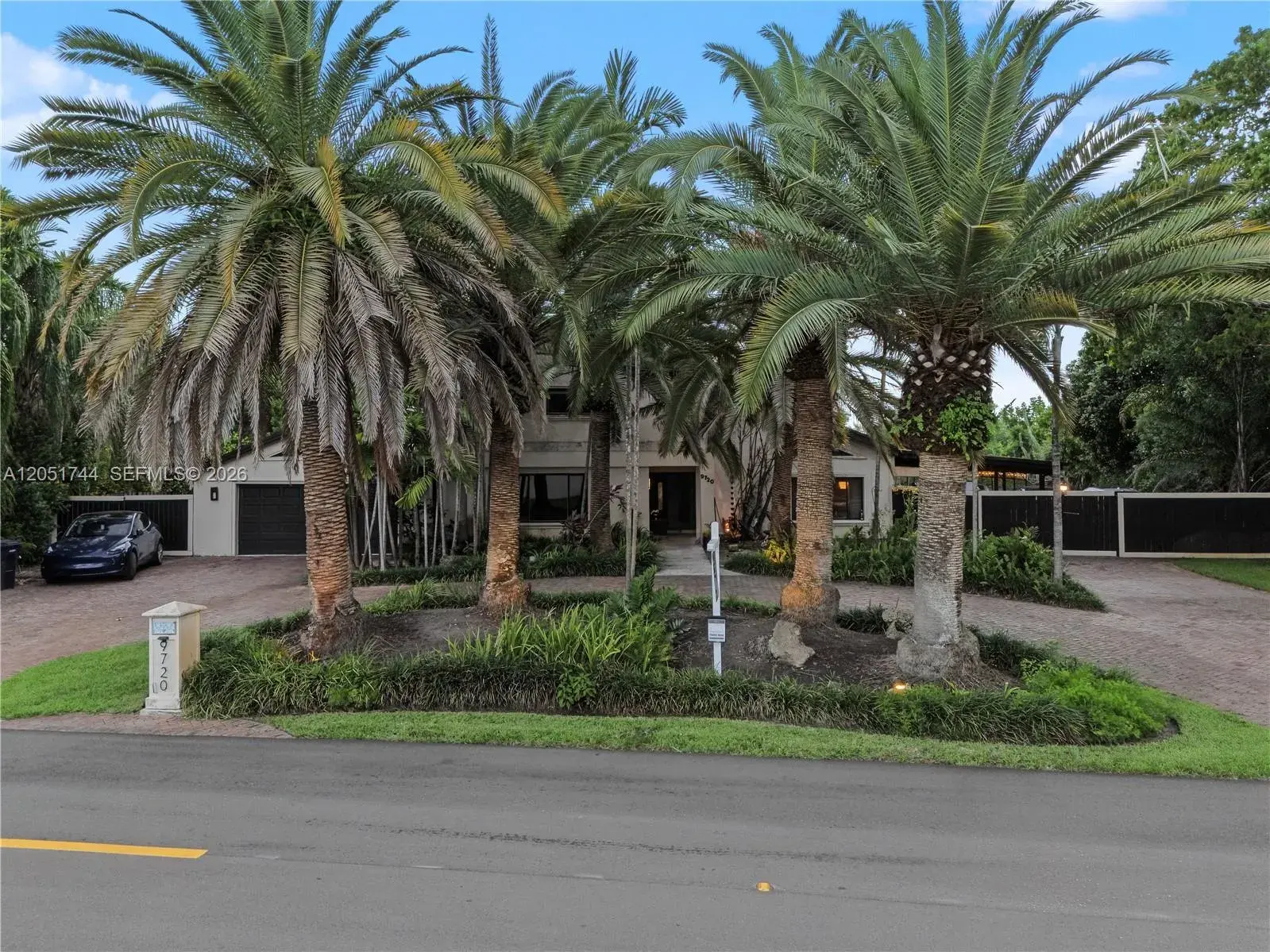 9720 E Calusa Club Dr, Miami FL 33186