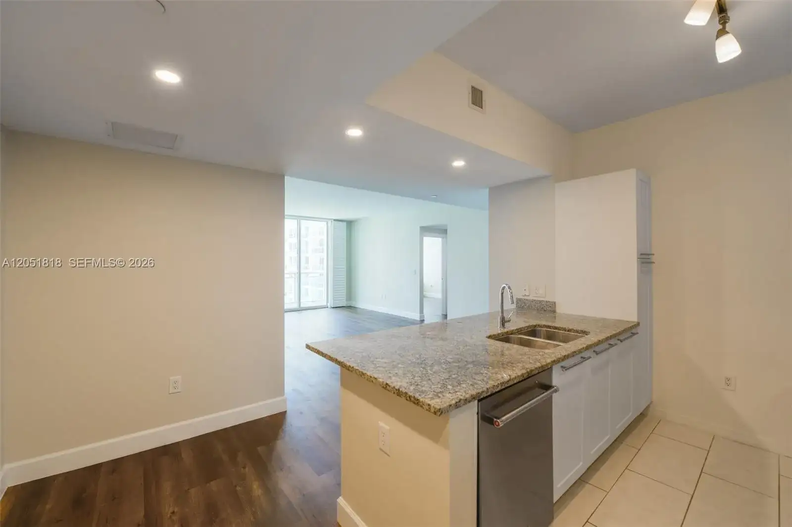 950 Brickell Bay Dr # 1905, Miami FL 33131 photo 2