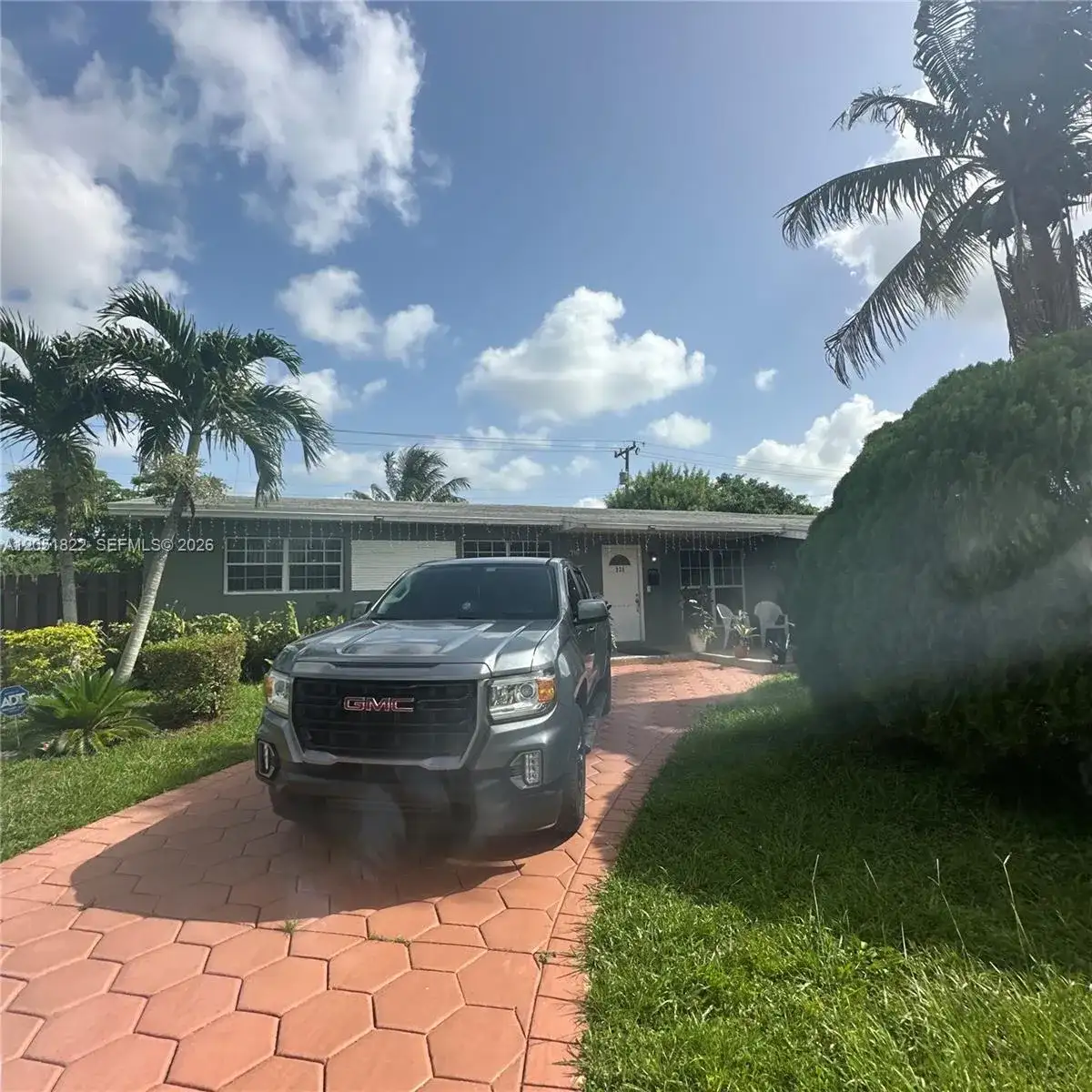 930 NW 180th Ter, Miami Gardens FL 33169 photo 2
