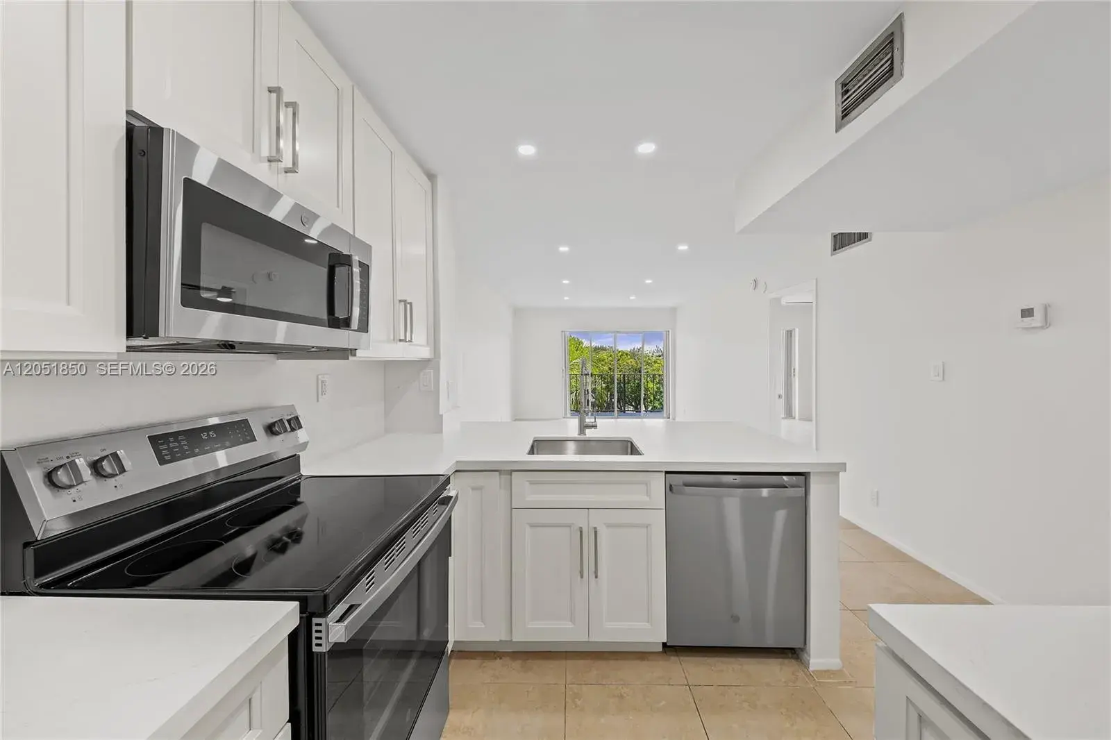 7900 Camino Cir # 406, Miami FL 33143