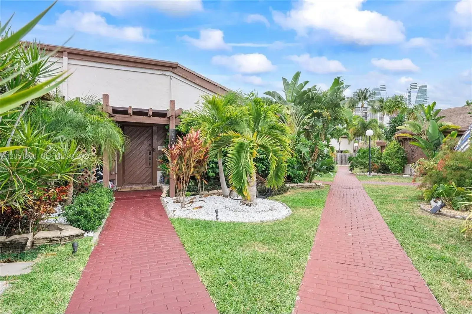 2707 S Parkview Dr, Hallandale Beach FL 33009 photo 2