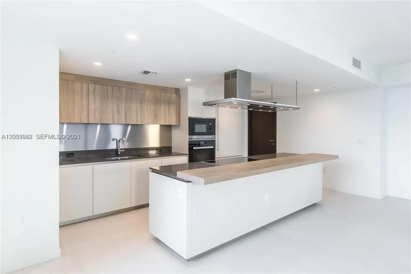 1000 Brickell Plz # 2110, Miami FL 33131 photo 2