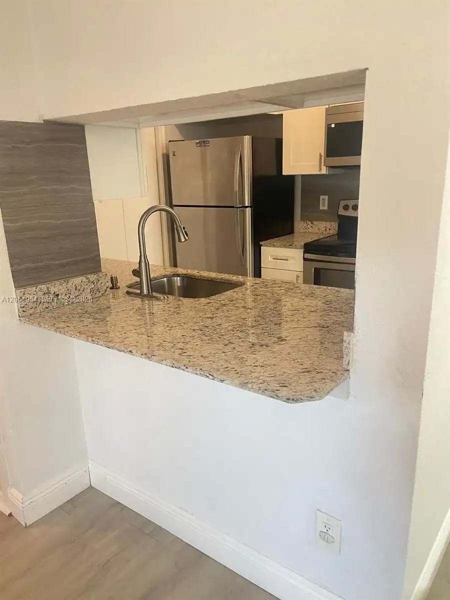 927 Riverside Dr # 320, Coral Springs FL 33071