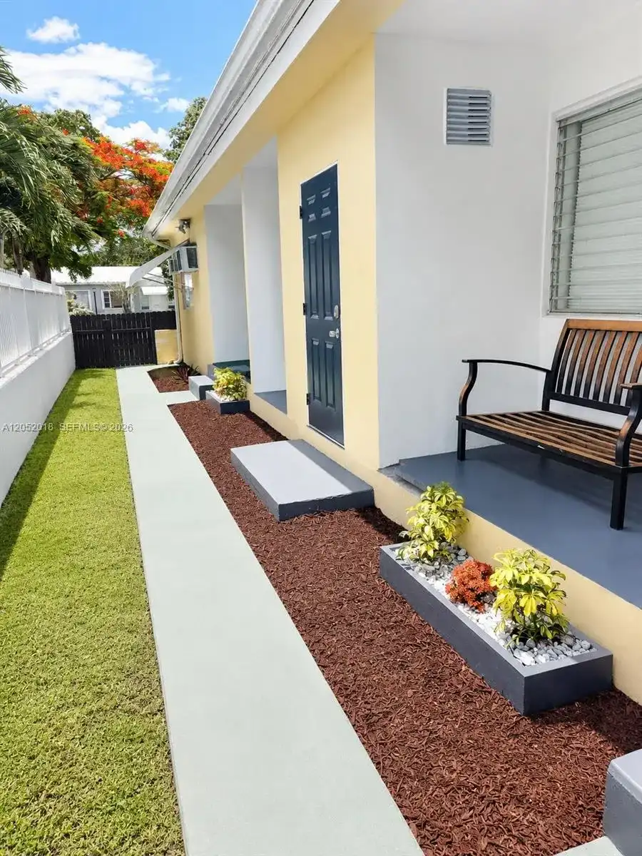 1723 Wiley St, Hollywood FL 33020