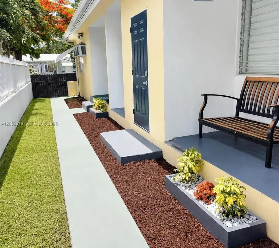 1723 Wiley St, Hollywood FL 33020
