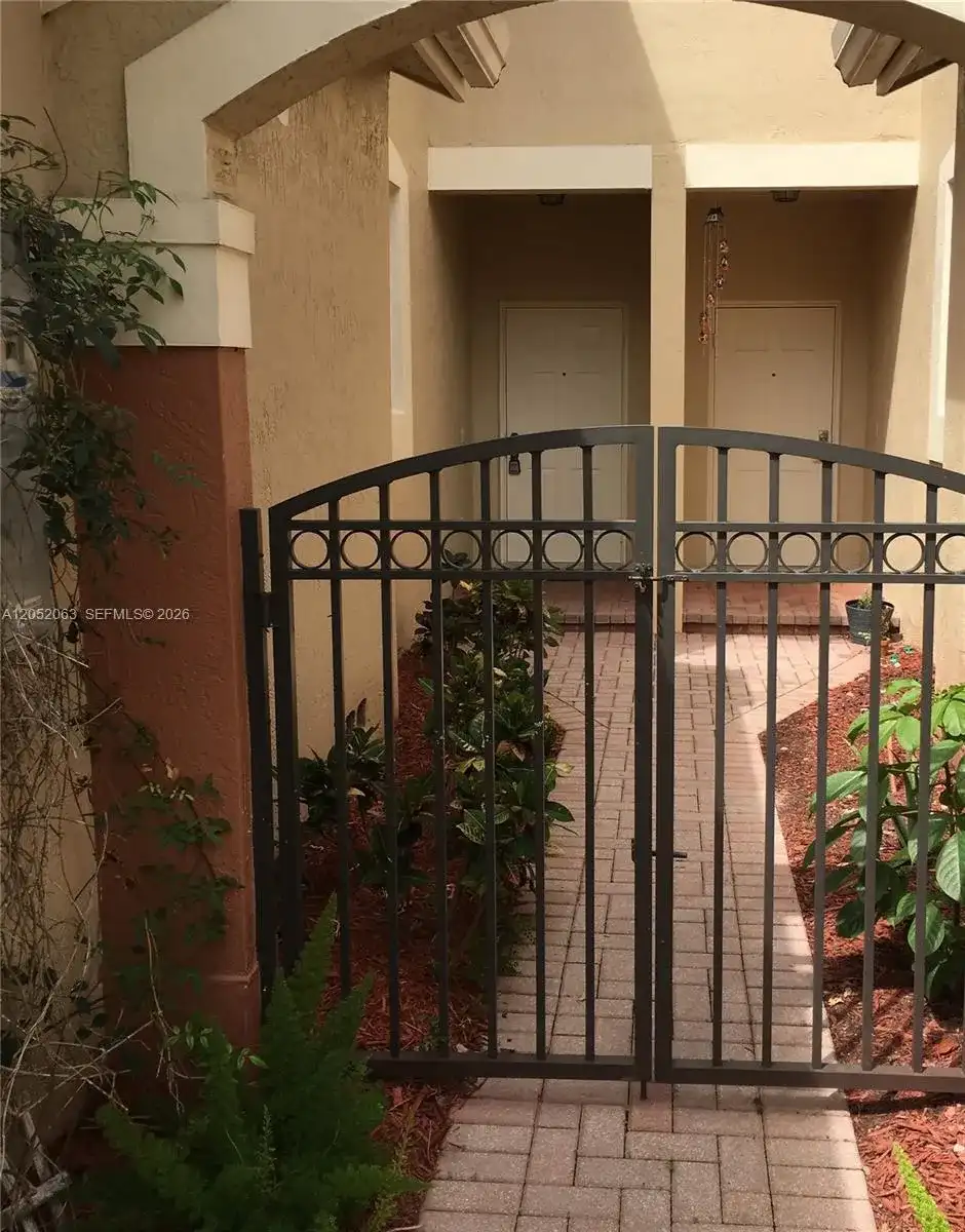 4258 Vineyard Cir, Weston FL 33332