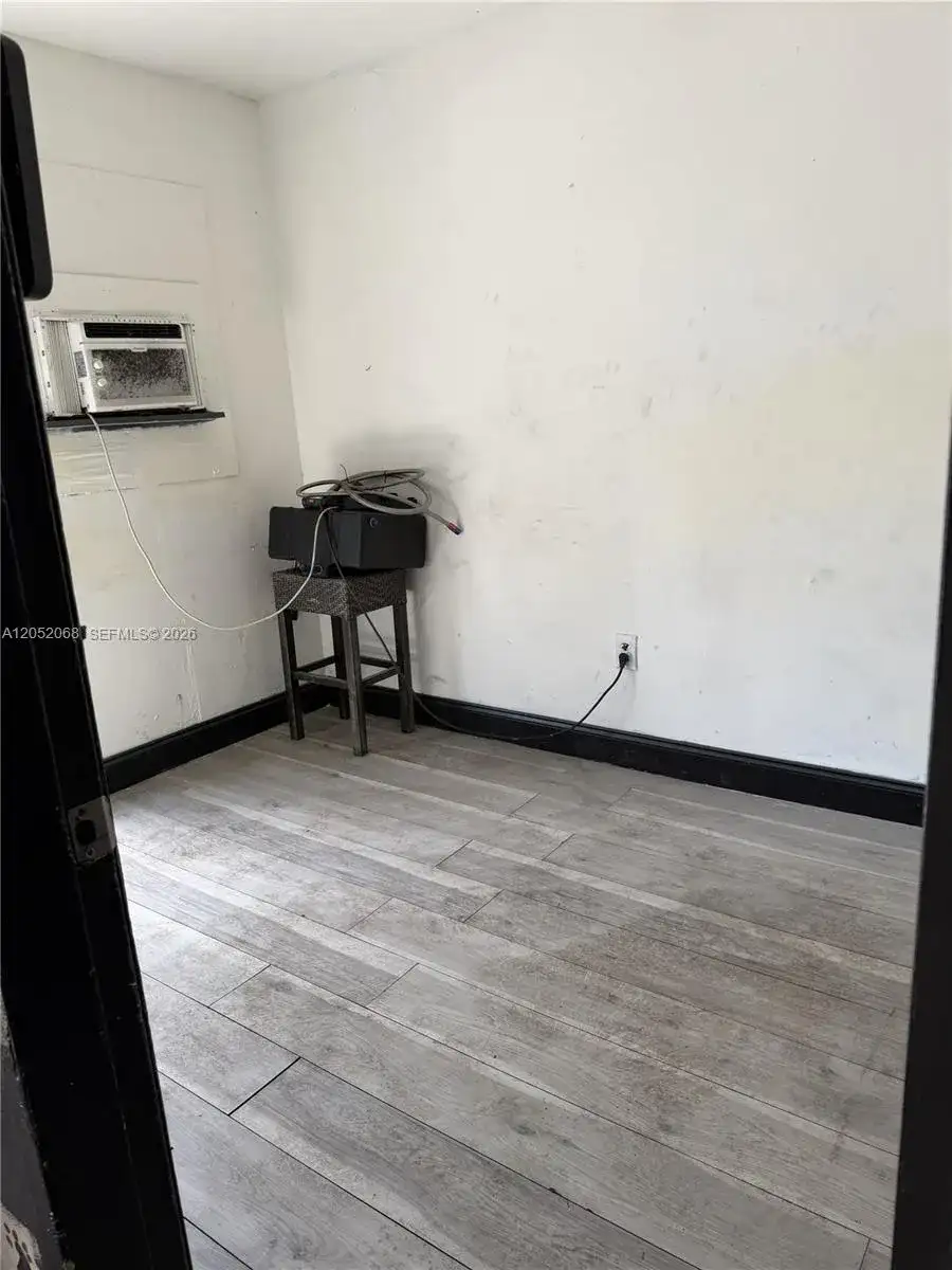 2561 NW 23rd St, Miami FL 33142 photo 5