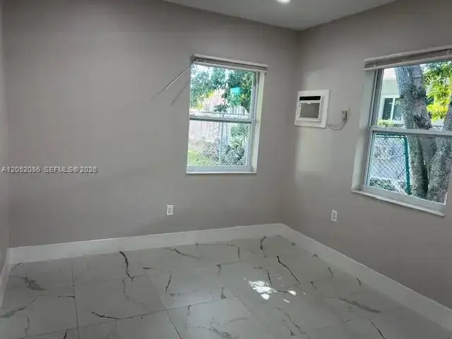 922 NW 2nd St # 4, Miami FL 33128 photo 2