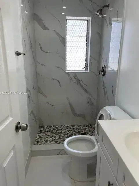 922 NW 2nd St # 4, Miami FL 33128 photo 5
