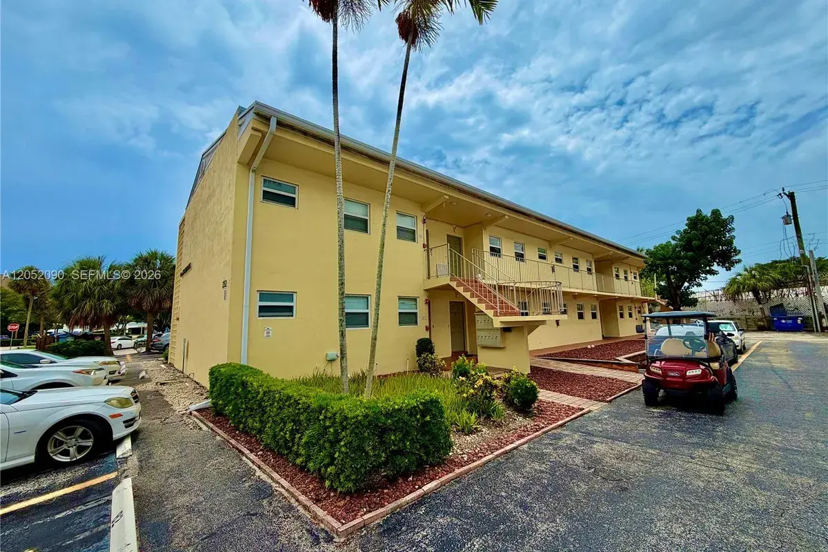 2352 NE 9th St # B, Fort Lauderdale FL 33304