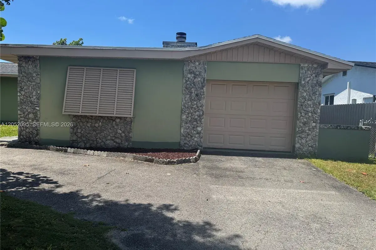 9110 SW 200 St, Cutler Bay FL 33157