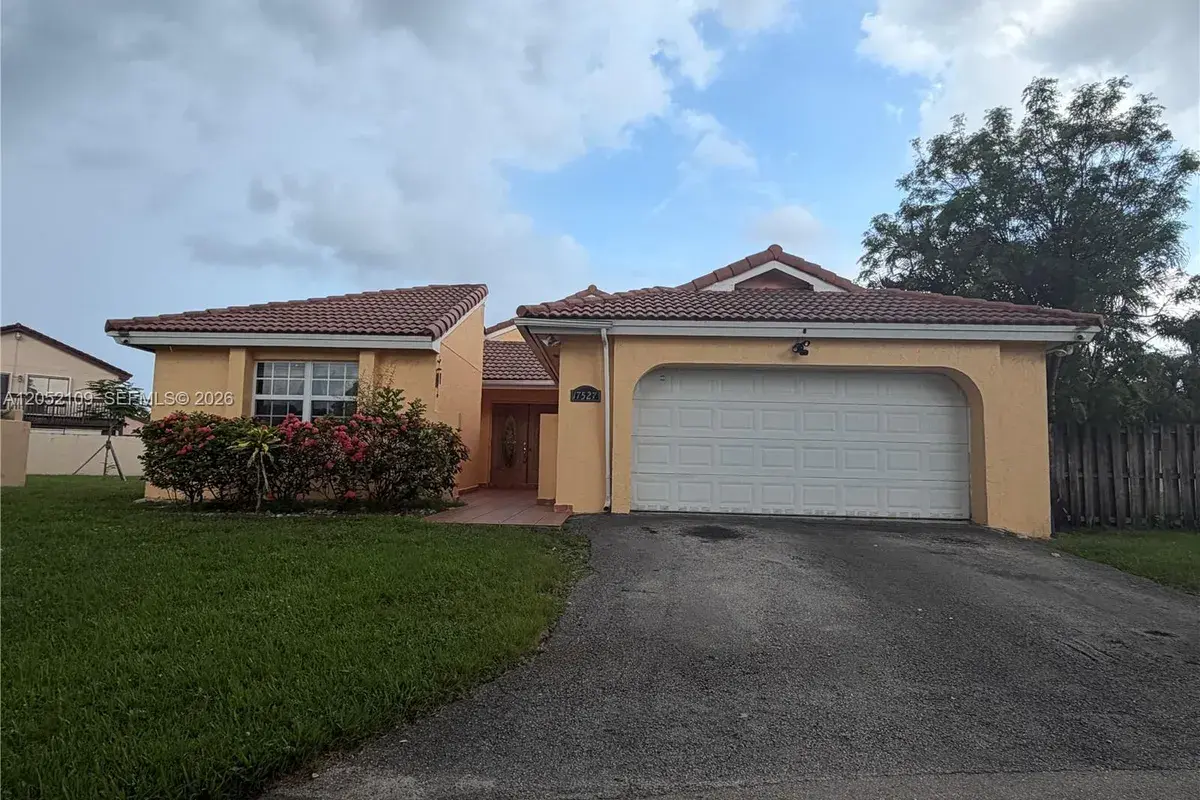 17527 NW 62nd Pl N, Hialeah FL 33015