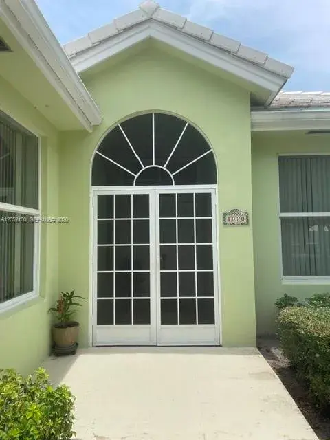 1020 Bear Island Dr, West Palm Beach FL 33409