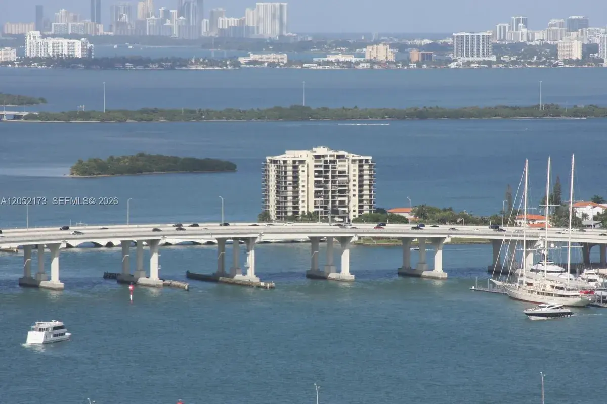 300 S Biscayne Blvd # 3511, Miami FL 33131