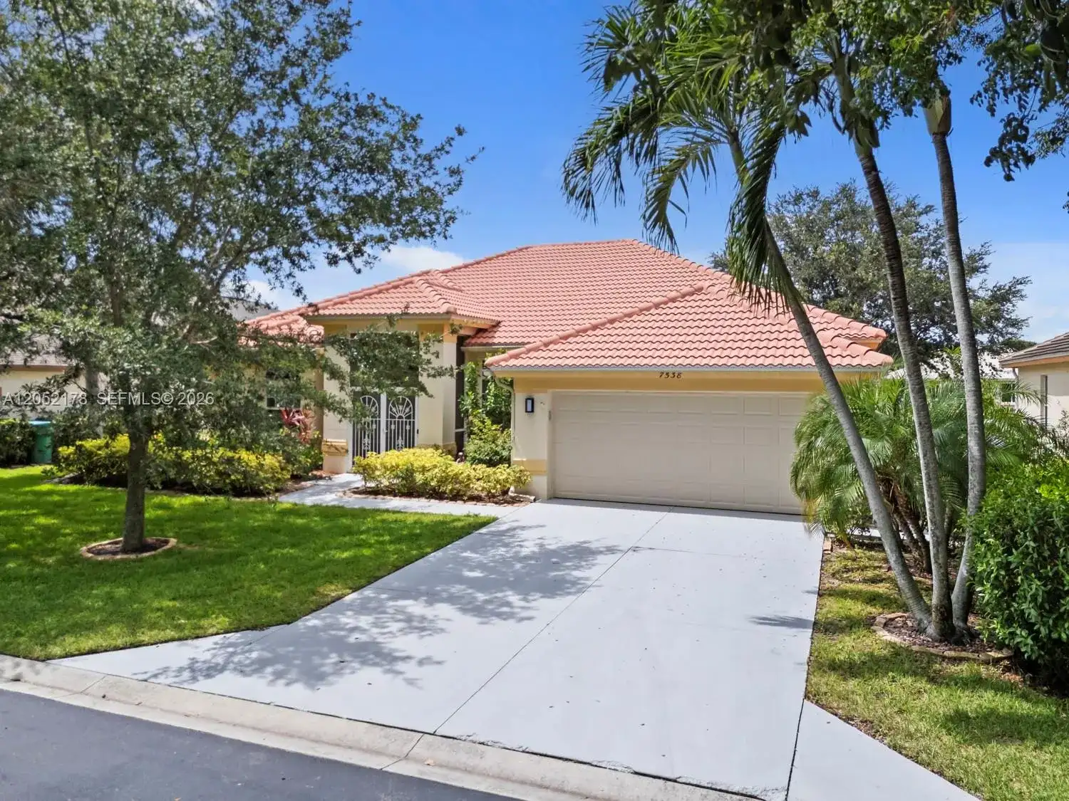 7538 Citrus Hill Ln, Naples FL 34109 photo 2