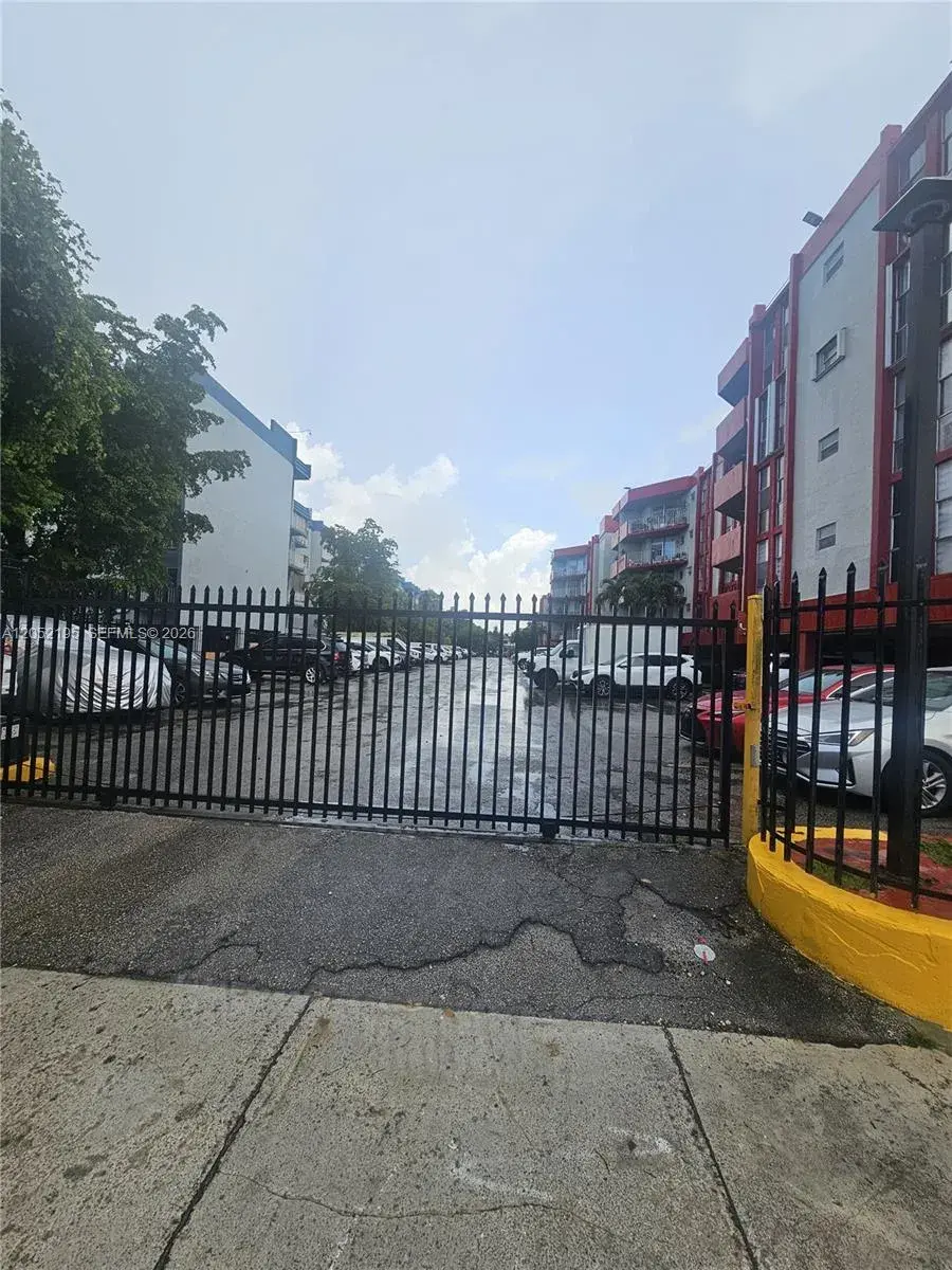 1750 W 46th St # 518, Hialeah FL 33012